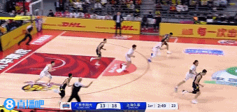 jinnianhui金年会这球领的漂亮！任骏飞反击接徐杰传球一条龙挑篮命中