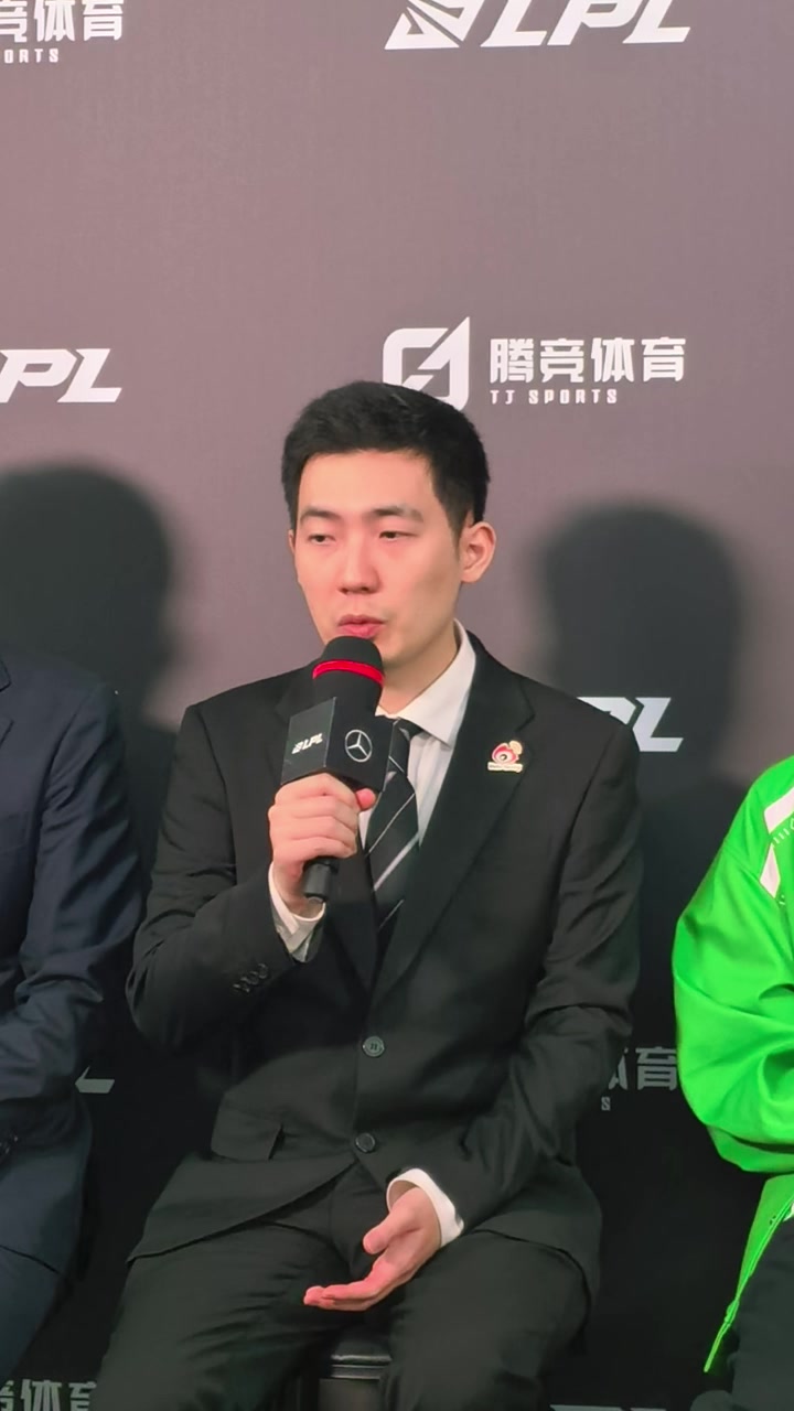 jinnianhui金年会格温和蔚能同时给到对面的啊？Nofe教练：这个还要回去再商讨