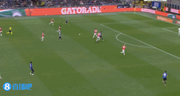 金年会体育风声鹤唳！迪马尔科小角度劲射中框，米兰前20分钟遭压制