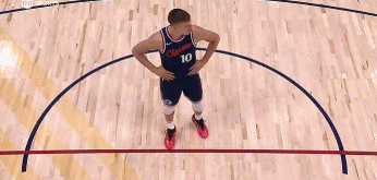 jinnianhui金年会威少与博格丹爆发口角一人一T😂威少跑去解说台鼓掌👏