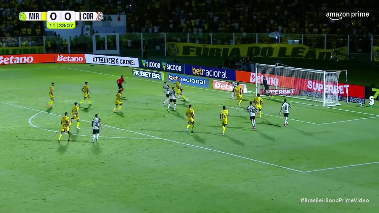 jinnianhui金年会非常不满！德佩巴甲勺子点球罚丢补射也偏，随后对手上前与其理论