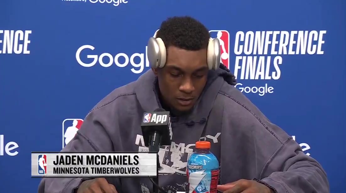 jinnianhui金年会💢怒推亚历山大吃恶犯？👀麦丹：我只想犯规 我一点也不生气