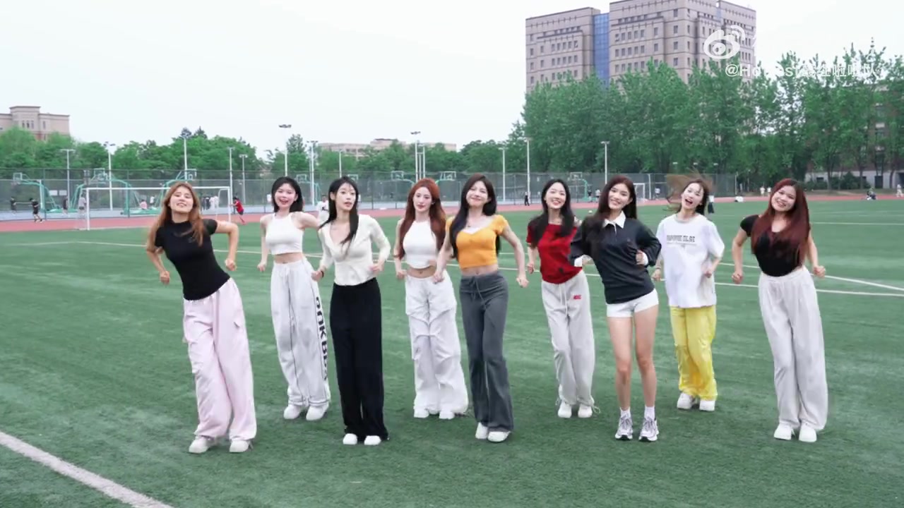 金年会体育😍浙江啦啦队上新：好喜欢雨后的杭州 非赛季想拍什么就拍什么