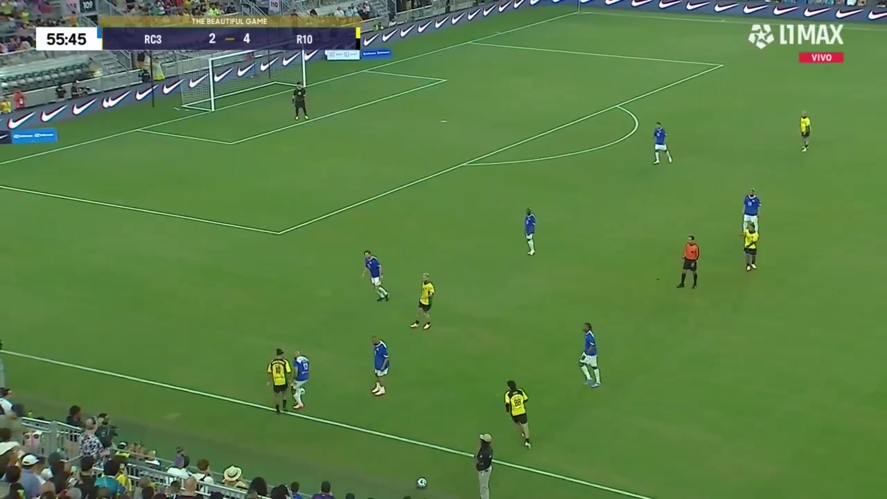 jinnianhui金年会还是那个足球精灵🪄45岁小罗对位梅西保镖 狂秀牛尾巴+各种花式